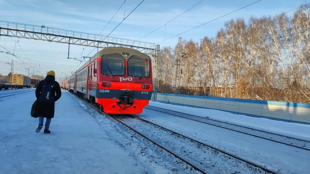 С 26 октября на маршруте между станциями Бердск и Новосибирск‑Главный вводится остановка на пункте Обское море, а с 27 октября по утрам стартуют ещё две дополнительные электрички из Новосибирска. Об этом сообщает Министерство транспорта и дорожного хозяйства Новосибирской области.
