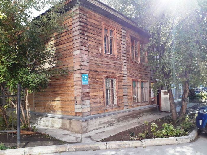 Департамент строительства и архитектуры мэрии Новосибирска объявил конкурс на выбор подрядной организации, которая займётся демонтажом шести расселённых аварийных многоквартирных домов в разных районах города. Работы затронут здания в Академгородке, Пашино, а также в Октябрьском, Первомайском и Центральном районах.
